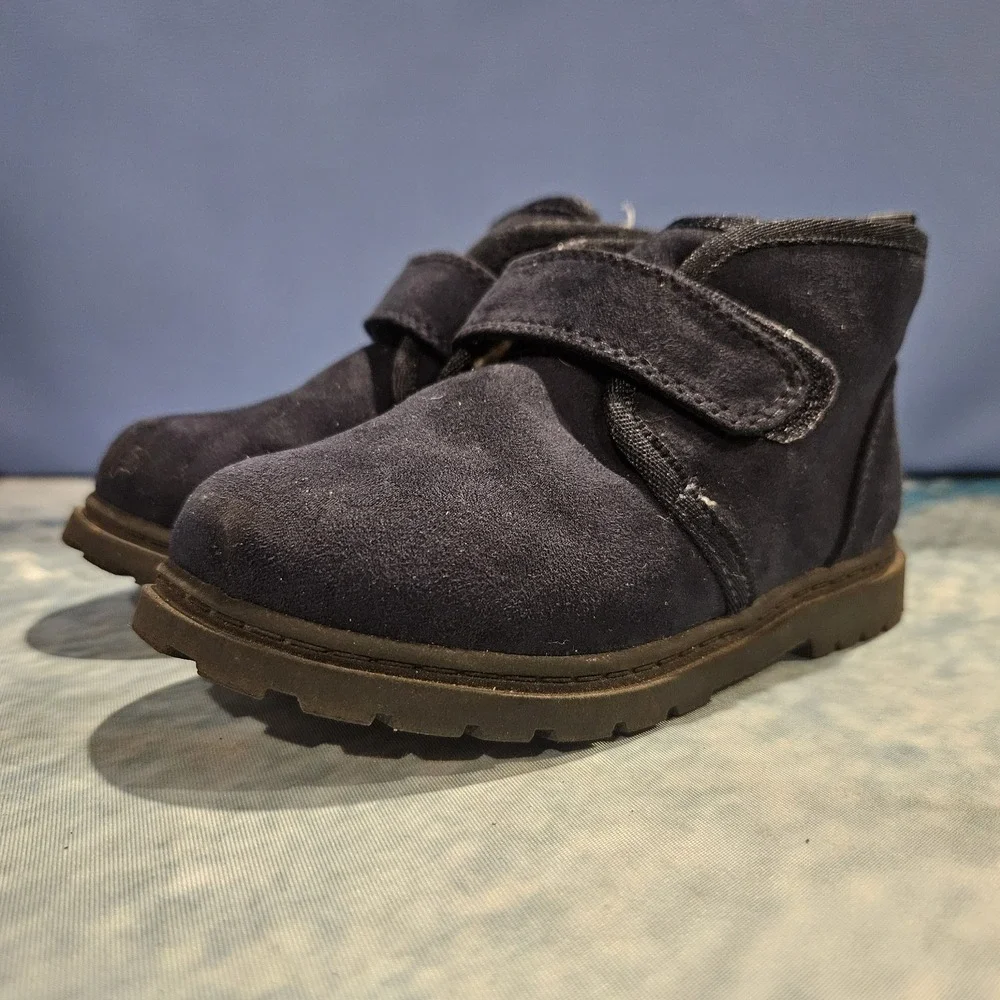 Toddler Boys Shoes 2 Pairs Size 8 Brown Wingtip Sneakers Navy Fleece Lined Boots